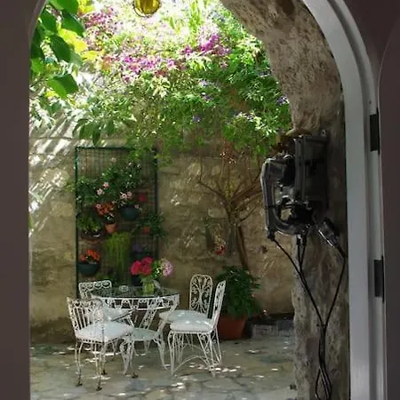 Original Stone House With Patio In The City Center * Alaçatı