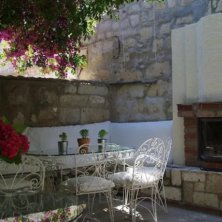 Original Stone House With Patio In The City Center *