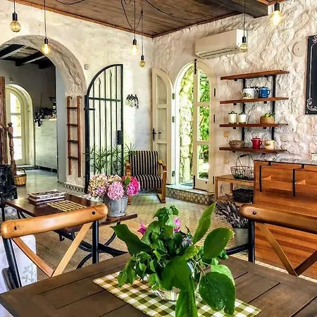 Villa Original Stone House With Patio In The City Center