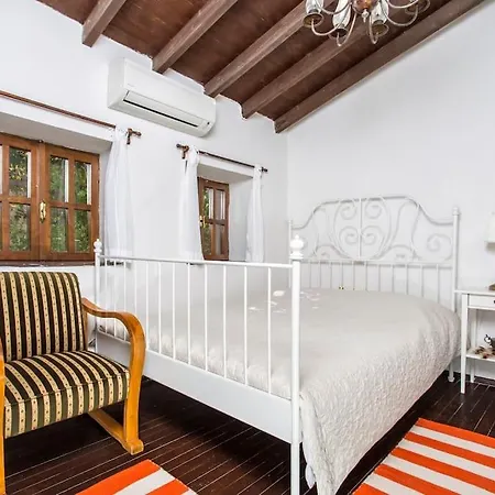 Original Stone House With Patio In The City Center * ألاتشاتي