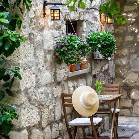Original Stone House With Patio In The City Center Alacati