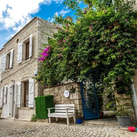 Original Stone House With Patio In The City Center * ألاتشاتي