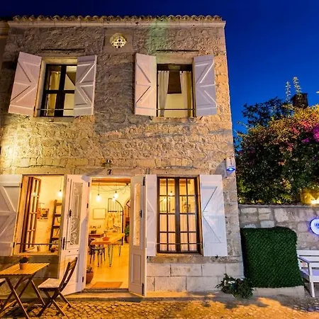 Original Stone House With Patio In The City Center Vilă Alacati
