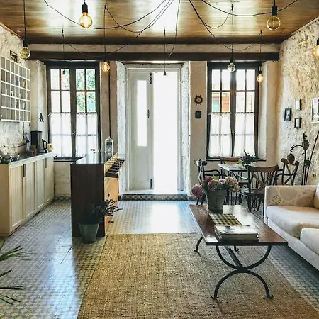 فيلة Original Stone House With Patio In The City Center