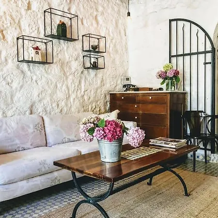 Original Stone House With Patio In The City Center *